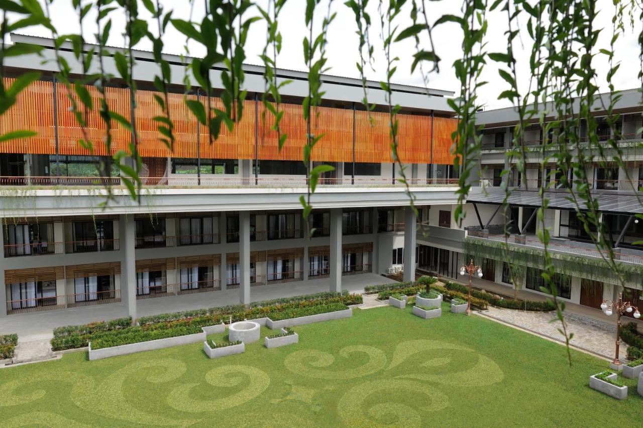 Fox Harris Hotel & Convention Banjarnegara Kültér fotó